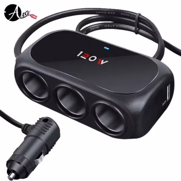 Adaptador de cigarrera negro con tres entradas redondas y dos puertos USB frontales con diseño de relieve antideslizante.