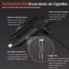 Adaptador de cigarrera para carro instalado en la consola central mostrando los botones y las conexiones para dashcam.