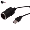 Detalle técnico del conector USB-C y la toma de cigarrera hembra con recubrimiento de PVC reforzado.